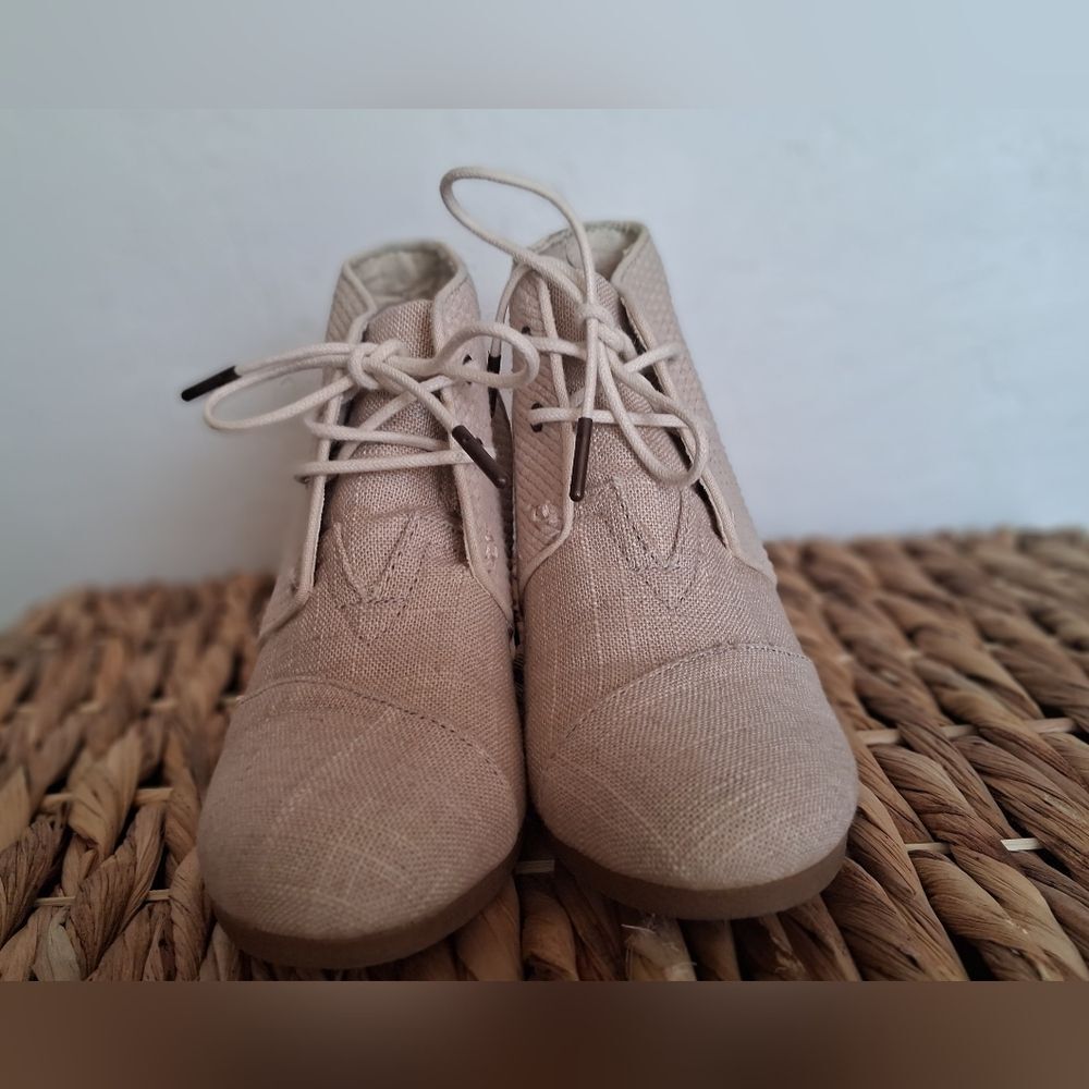 TOMS Sz W7 Neutral Linen Lace-Up Wedge Ankle Booties - Picture 3 of 7